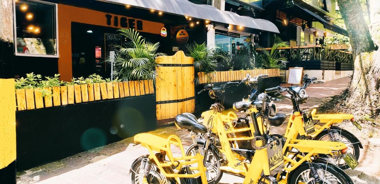 Tiger Hostel Медельин Экстерьер фото