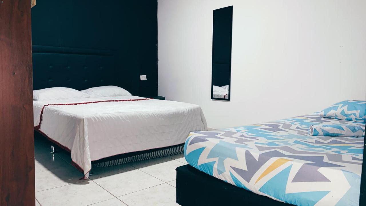 Tiger Hostel Медельин Экстерьер фото