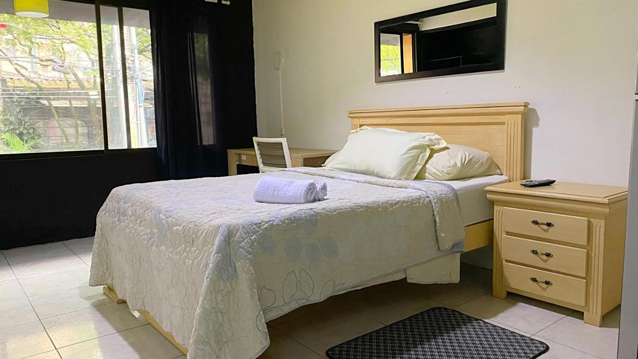 Tiger Hostel Медельин Экстерьер фото