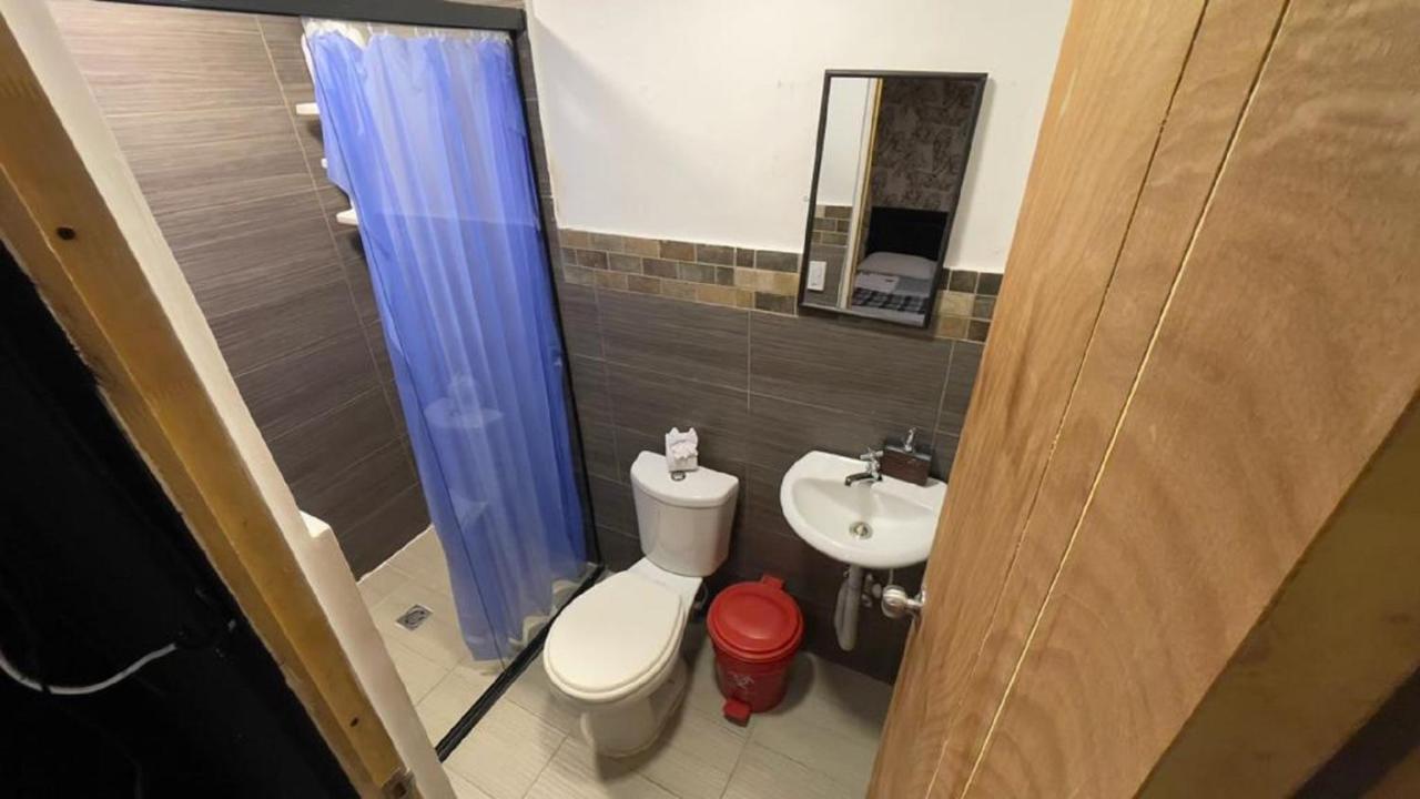 Tiger Hostel Медельин Экстерьер фото