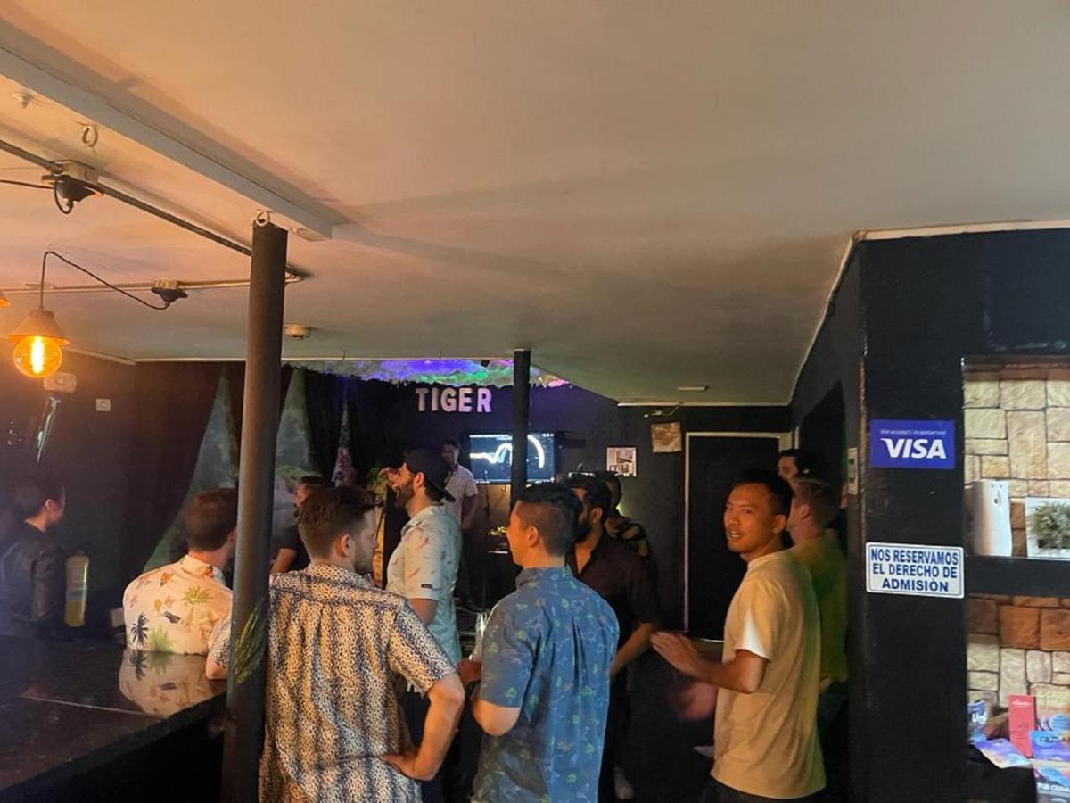 Tiger Hostel Медельин Экстерьер фото