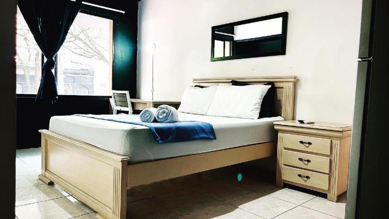 Tiger Hostel Медельин Экстерьер фото
