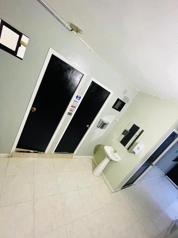 Tiger Hostel Медельин Экстерьер фото