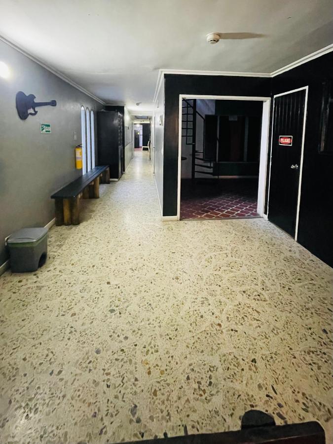 Tiger Hostel Медельин Экстерьер фото