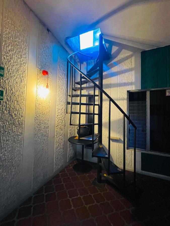 Tiger Hostel Медельин Экстерьер фото