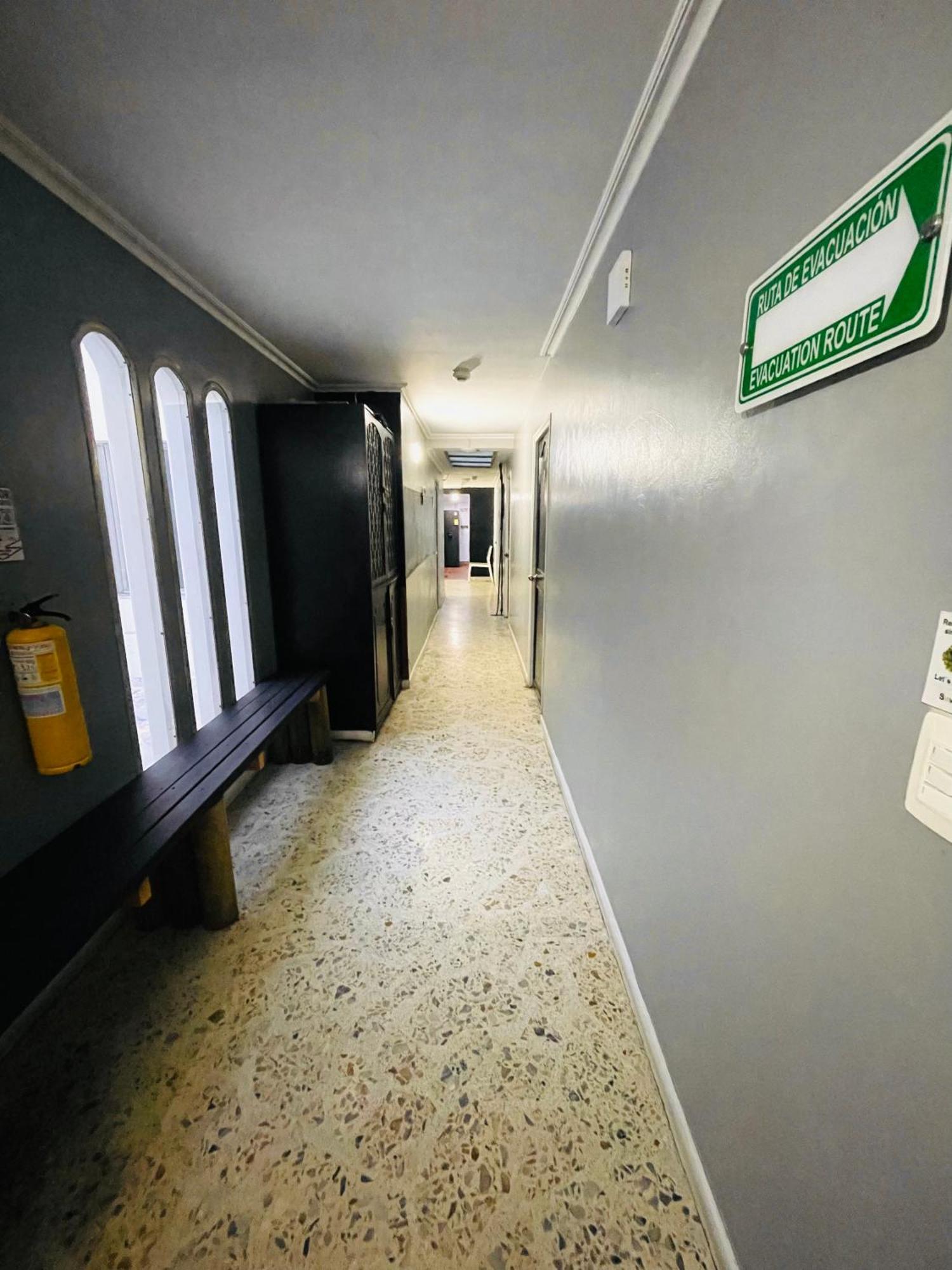 Tiger Hostel Медельин Экстерьер фото